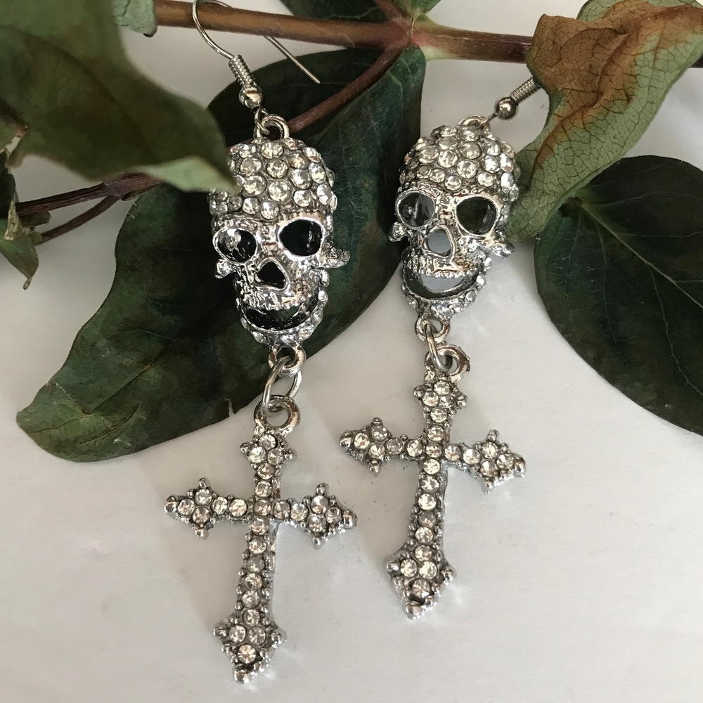 NEW NWOT Skull and Cross Rhinestone Earrings. Pierced